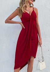 Drapiertes Kleid mit tiefem Ausschnitt